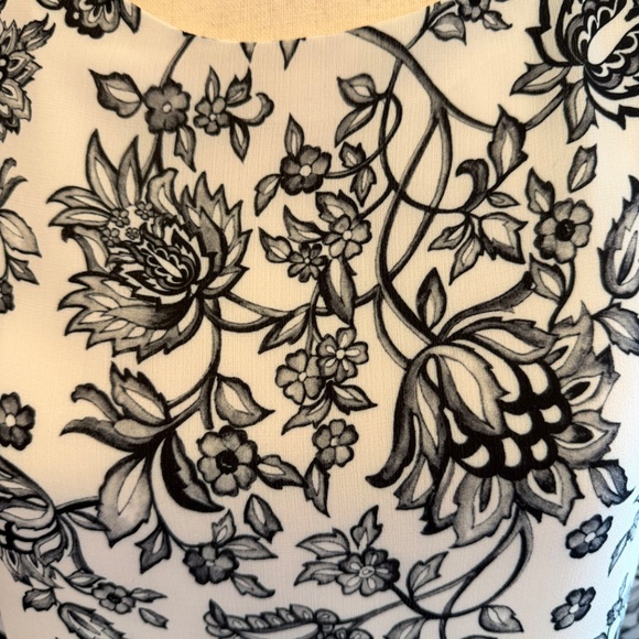 White House Black Market Floral Blouse with Flutter Sleeve, Size 2 (Large) - Picture 7 of 13